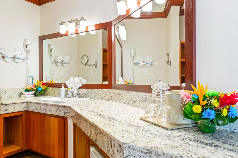 Bathroom 5, Sunbreeze Hotel