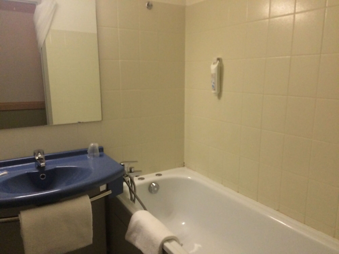 Bathroom 5, ibis Budget Dax Saint Paul les Dax, Landes