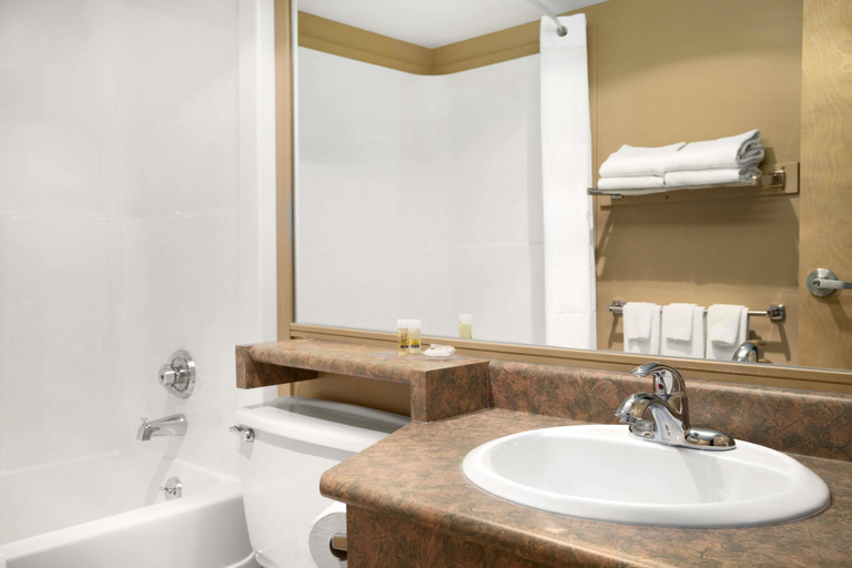 Bathroom 4, Days Inn by Wyndham Estevan, Division No. 1