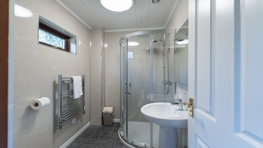 Bathroom, Bluebell Lodge 2 with Hot Tub, Dumfries and Galloway