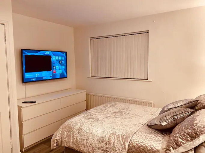 Bedroom 2, Beautiful 3-bed House in Londonderry, Derry and Strabane