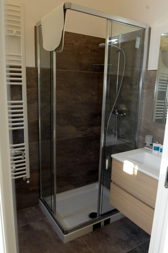 Bathroom 5, Della Torre Rooms, Lecce