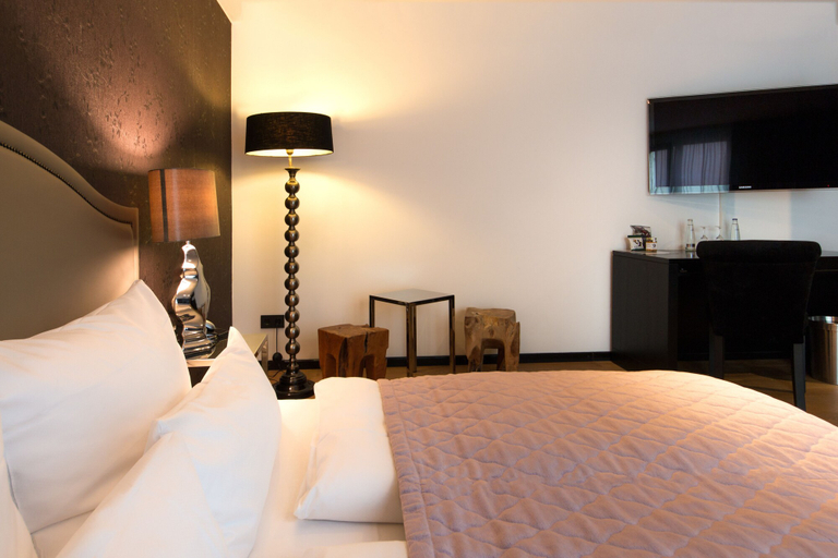 Bedroom 4, La Mansion Vi Vadi Hotel, München