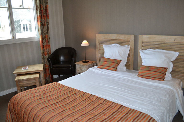 Bedroom 4, Hotel Almoria, Calvados