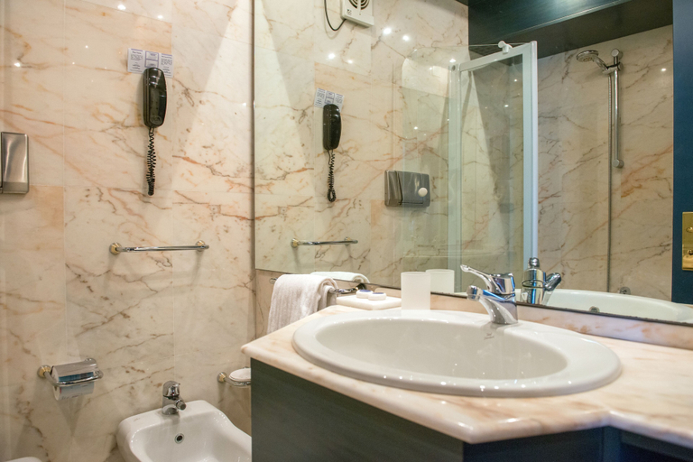 Bathroom 5, Pizzomunno Vieste Palace Hotel, Foggia