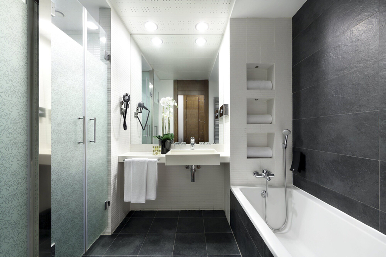 Bathroom 4, Eurostars Madrid Congress, Madrid
