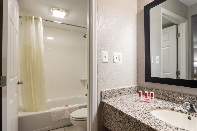 Bathroom 3, Econo Lodge East Ridge, Hamilton