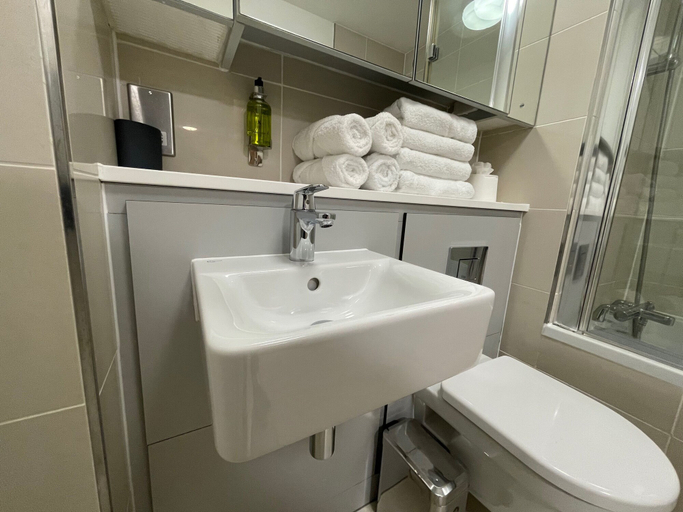 Bathroom 4, Quay Apartments Manchester, Manchester