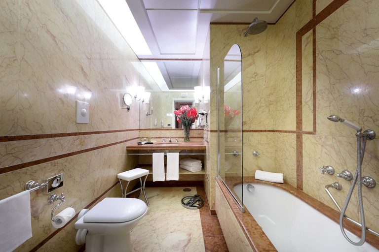 Bathroom 5, Eurostars Hotel Excelsior, Napoli
