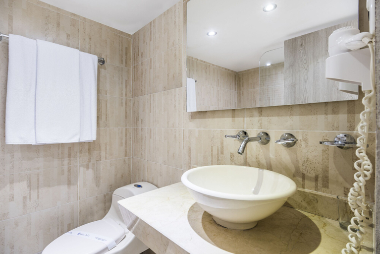 Bathroom 4, Hotel Dorado Plaza Bocagrande - All Inclusive, Cartagena de Indias