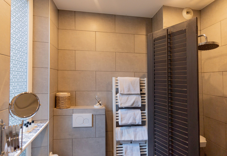 Bathroom 4, Hotel de l'Avre, Paris