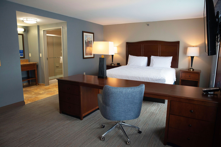Bedroom 3, Hampton Inn & Suites Jacksonville, Onslow