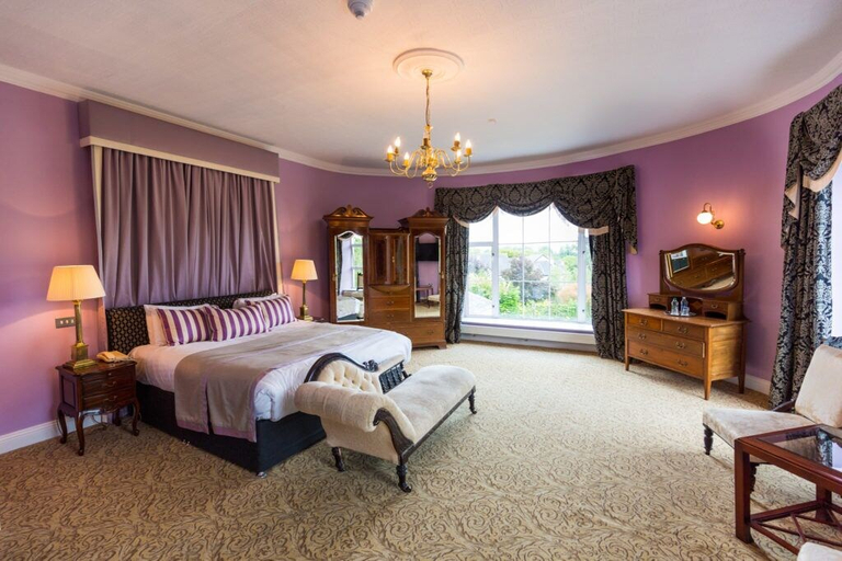 Bedroom 4, Castle Oaks House Hotel