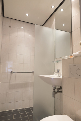 Bathroom 4, Hotel Fidder - Patrick's Whiskybar, Zwolle