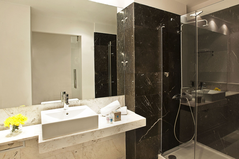 Bathroom 5, Grupotel Gran Vía 678, Barcelona
