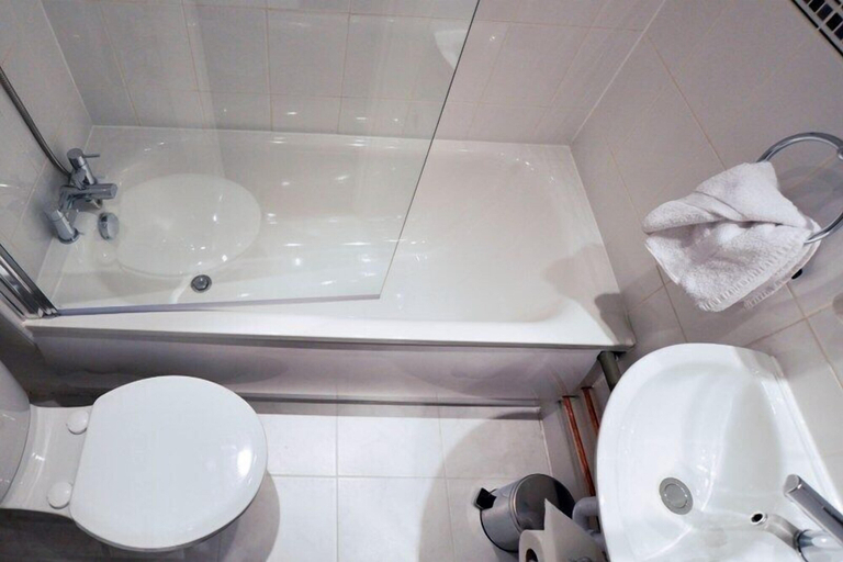 Bathroom 4, Brunel Hotel, London