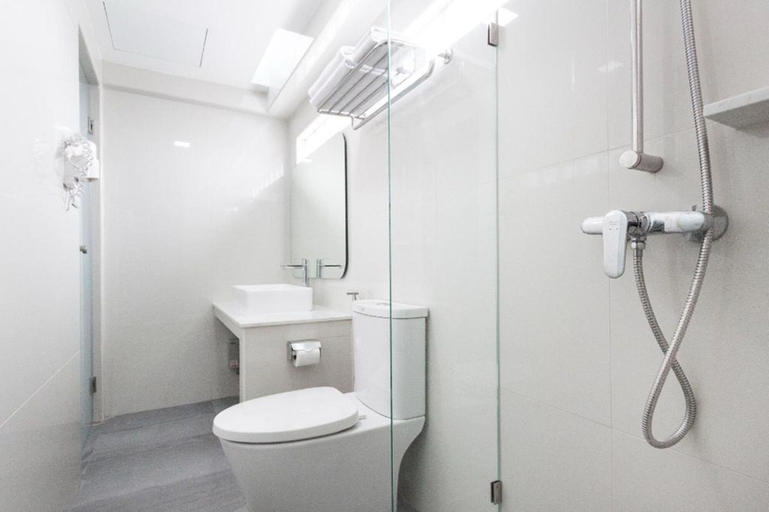 Bathroom 5, Samran Place Hotel, Ratchathewi