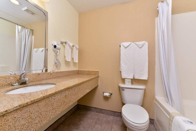 Bathroom, Americas Best Value Inn & Suites Winnie, Chambers