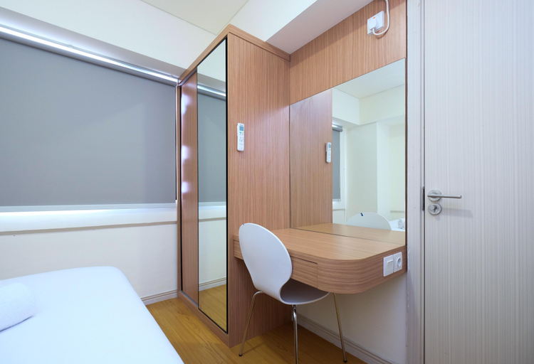 Bathroom 3, Comfortable 2BR with Workspace at Meikarta Apartment By Travelio, Cikarang