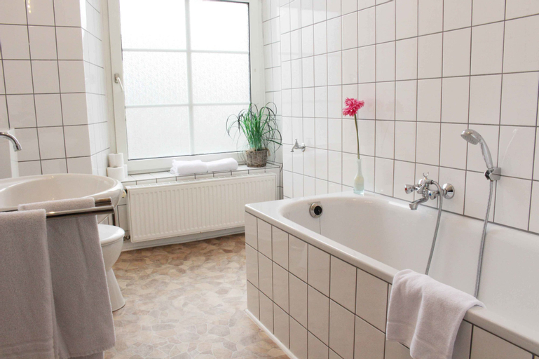 Bedroom 2, Kamper Hof Appartements, Wesel