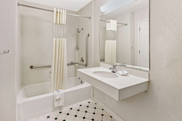 Bathroom 4, Go 2 hotel by Reliance, Dona Ana