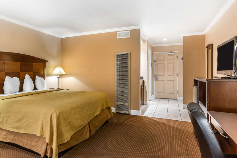 Bedroom 29