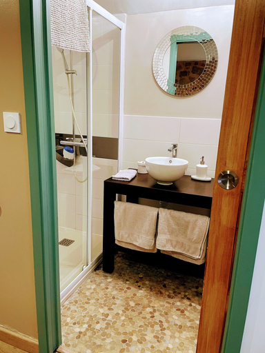 Bathroom 5, Sur le Chemin des Sens, Dordogne