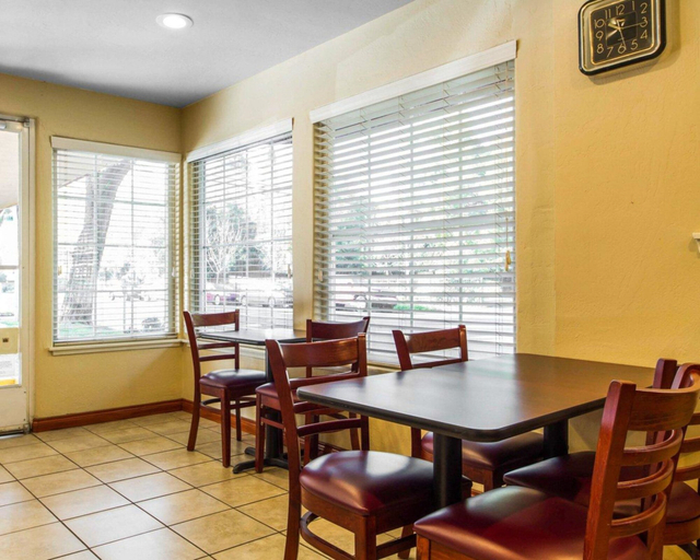Food & Drinks 5, Econo Lodge Sacramento Convention Center, Sacramento