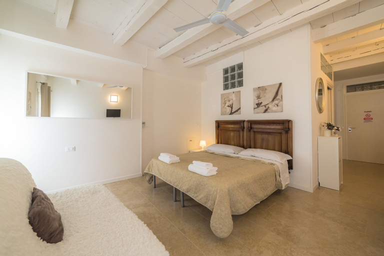 Bedroom 4, Academia Residence, Bergamo