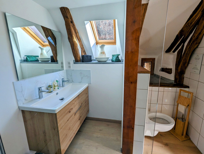 Bathroom 5, Le Lepadou Bas, Aveyron