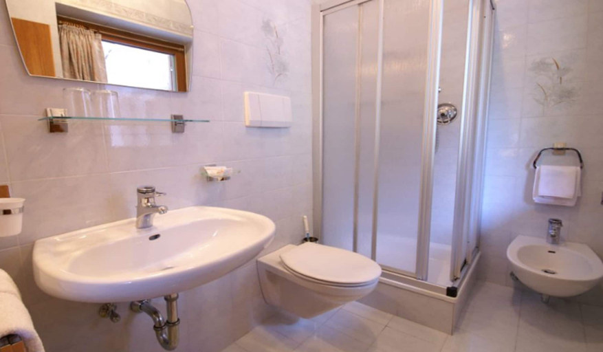 Bathroom 3, Albergo Gader, Bolzano