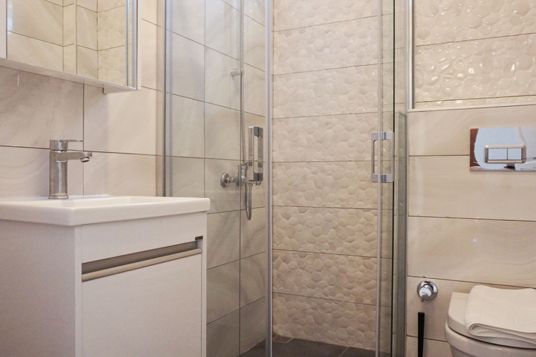 Bathroom 5, Daphnis Hotel, Bodrum
