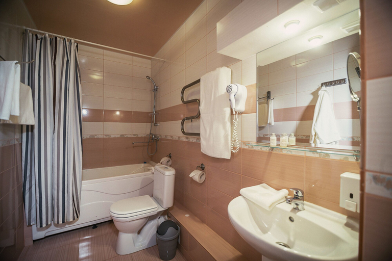 Bathroom 3, Topaz Hotel, Kamensk-Ural'sk