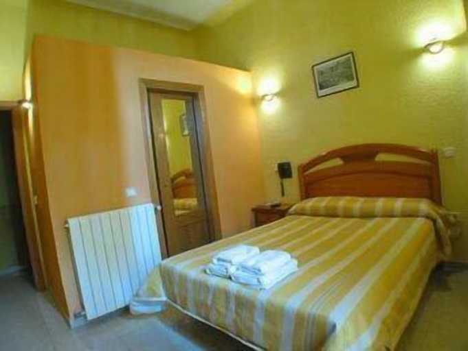 Bedroom 4, Hostal Josefina, Madrid