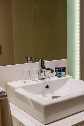 Bathroom 5, Golf Royal Hotel, Bab Bhar