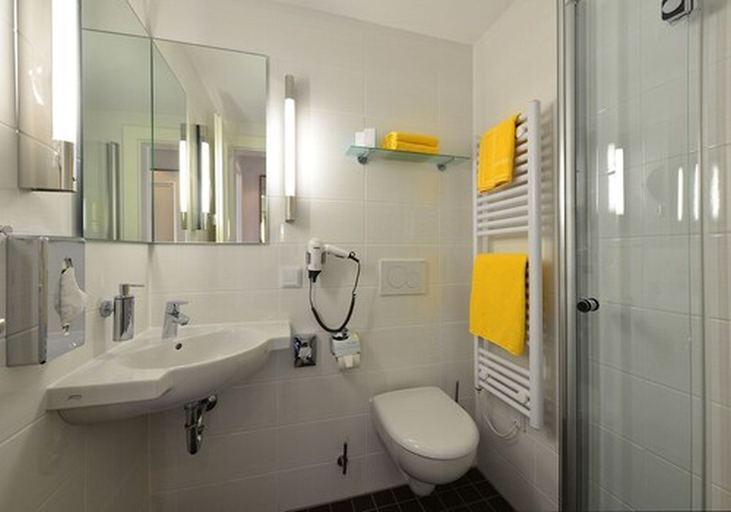 Bathroom, Hotel Ratskeller, Salzgitter