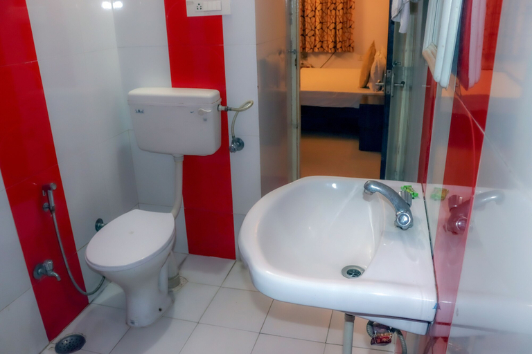 Bathroom, TR'S Edifice - A Luxury Guest House, Lucknow