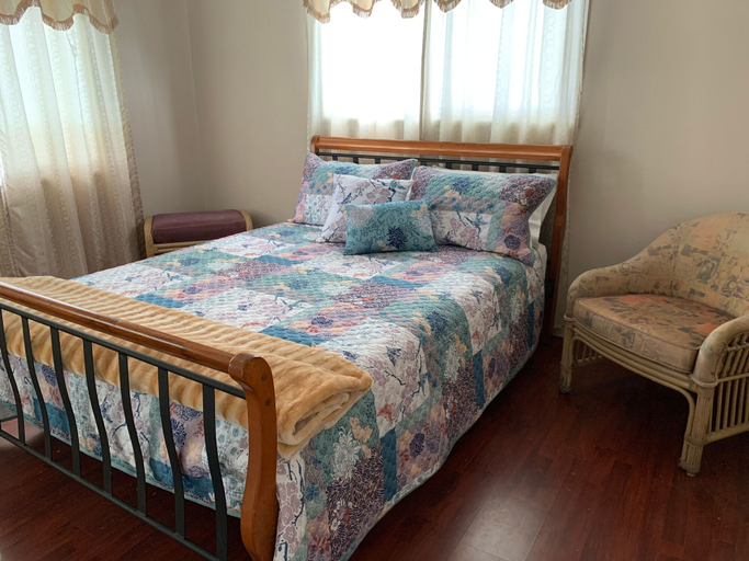 Bedroom 2, Almaden Country Rooms, Mareeba