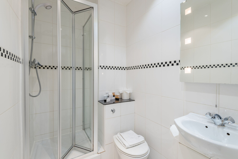 Bathroom 4, Brunel Hotel, London