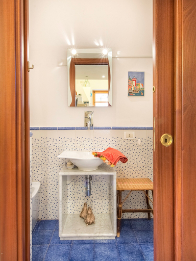 Bathroom sink, La casa di Sara a Mondello by Wonderful Italy, Palermo