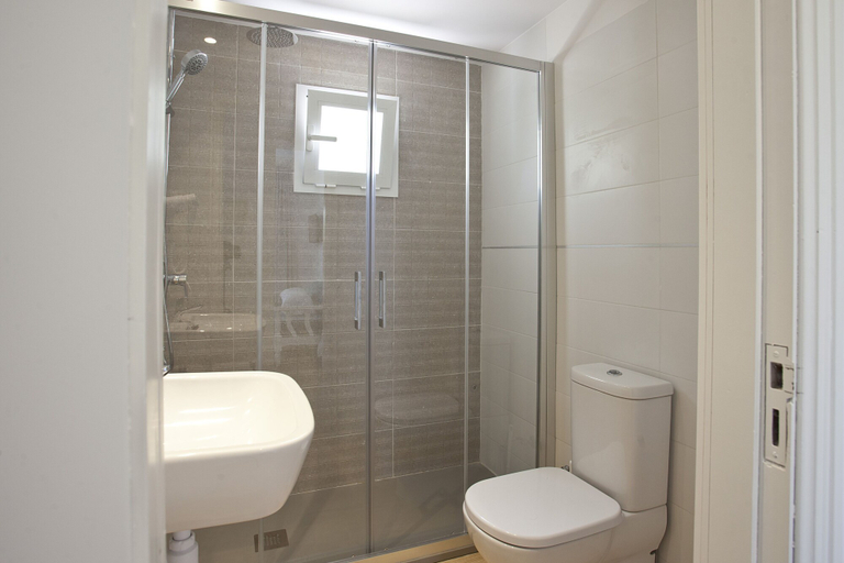 Bathroom, BJ Apartamentos Europa, Baleares