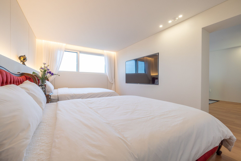Bedroom 3, Jeju Bunker Hotel & Resort, Seogwipo
