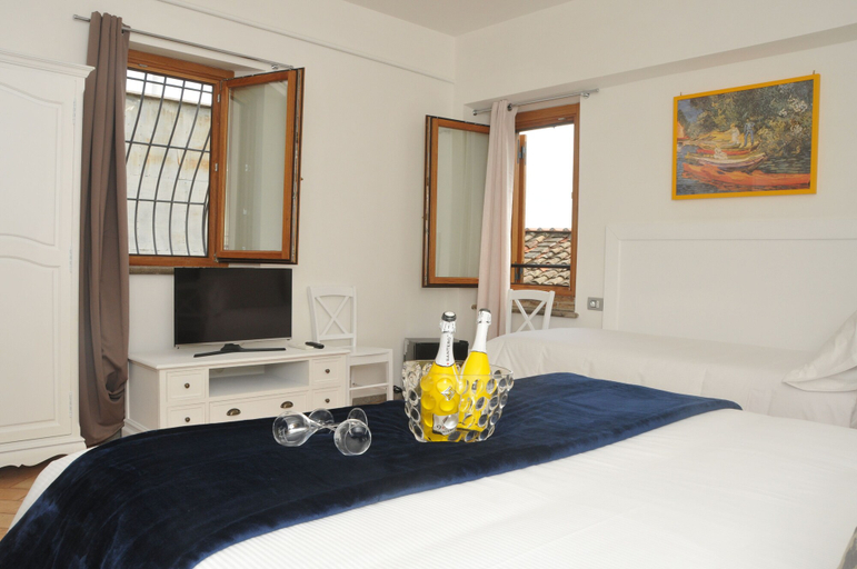 Bedroom 5, Atlantis Inn Castelgandolfo, Rome