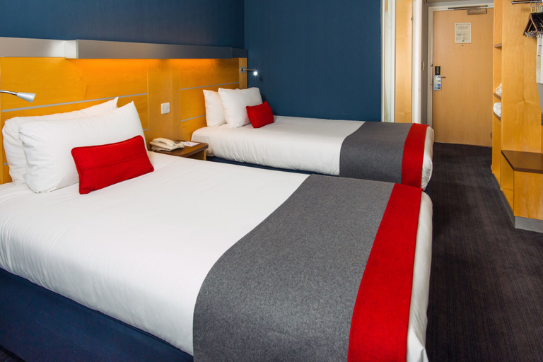Bedroom 4, Holiday Inn Express HEMEL HEMPSTEAD by IHG, Hertfordshire