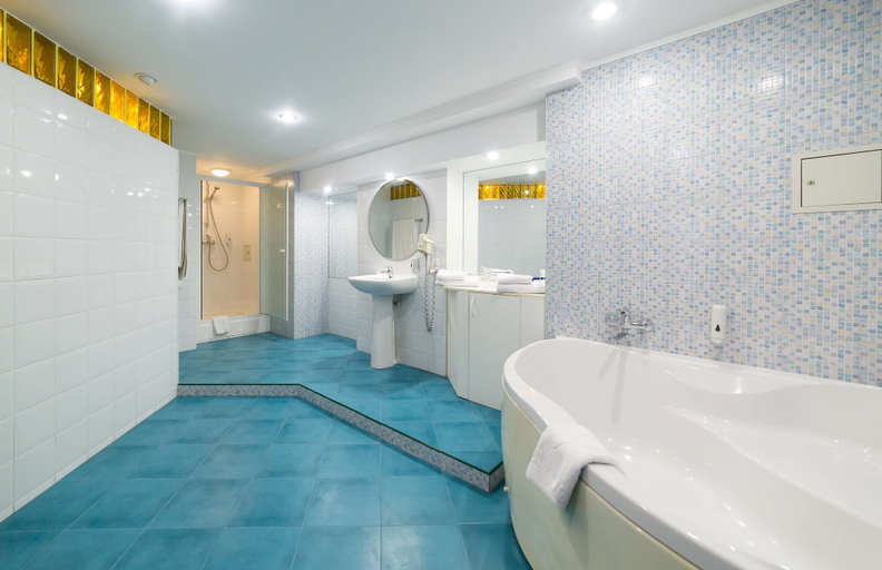 Bathroom 3, Express hotel, Shevchenkivs'kyi