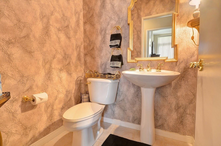 Bathroom 4, Bella Baranda, Riverside