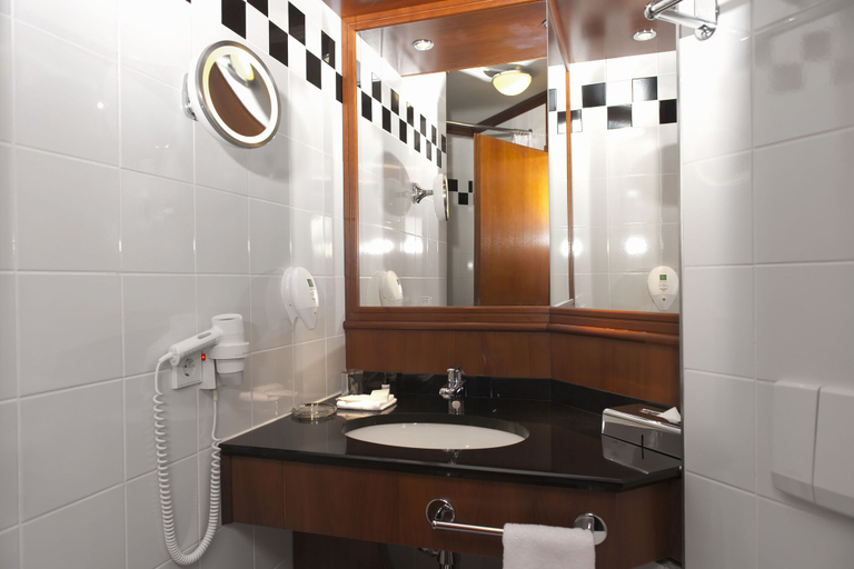 Bathroom 5, City Hotel Dresden Radebeul, Meißen