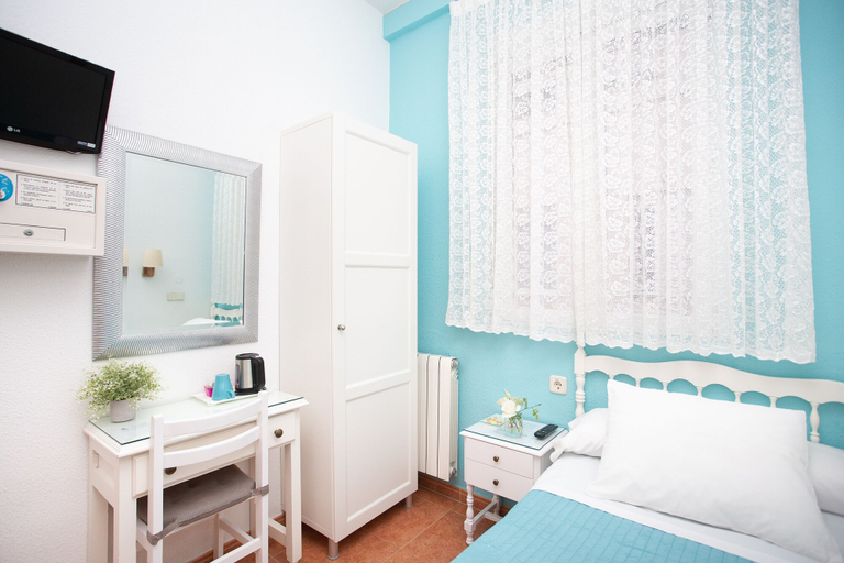 Bedroom 3, Hostal Los Alpes, Madrid