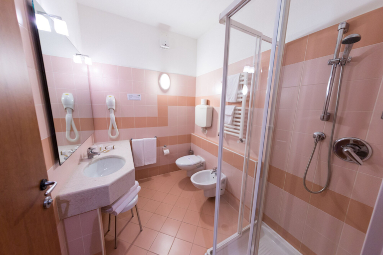 Bathroom 4, Montemezzi hotel, Verona