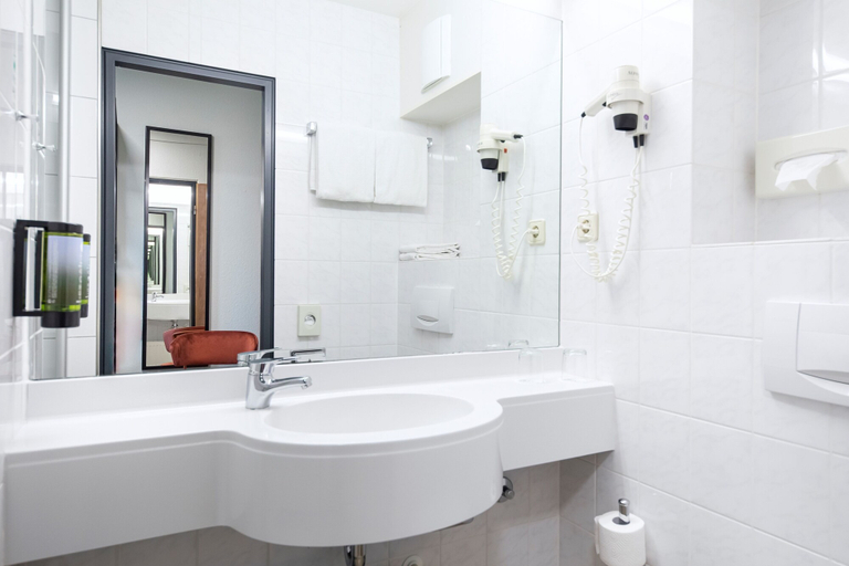 Bathroom 4, ACHAT Hotel Monheim am Rhein, Mettmann
